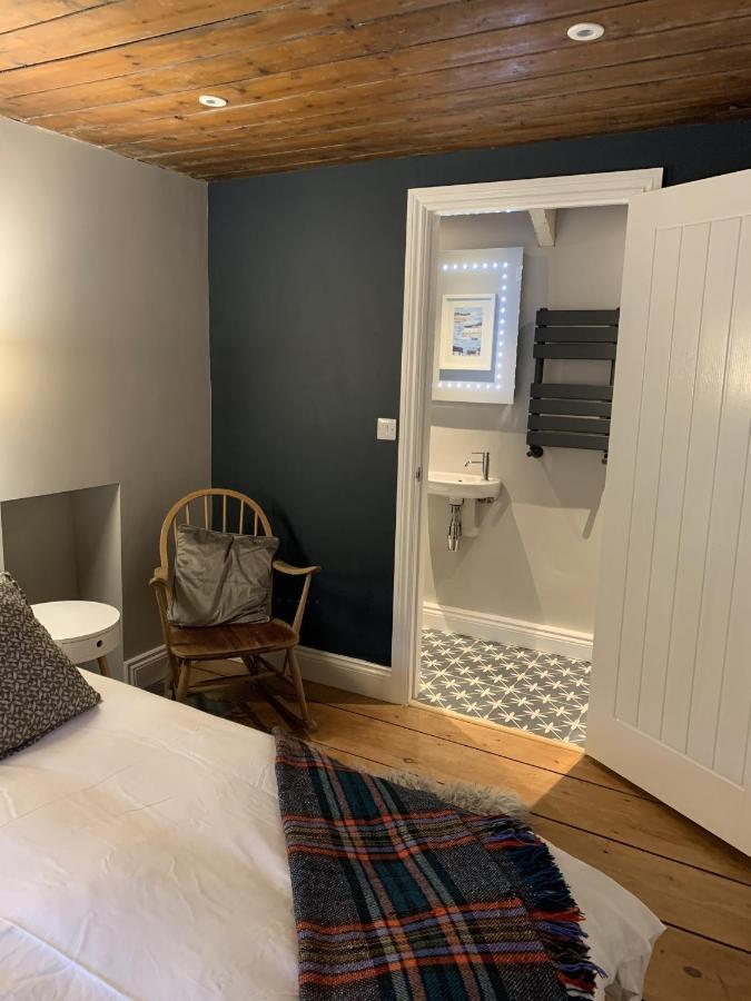 Min-Y-Fford Sleeps 6 Plus Pet Ньюпорт Экстерьер фото