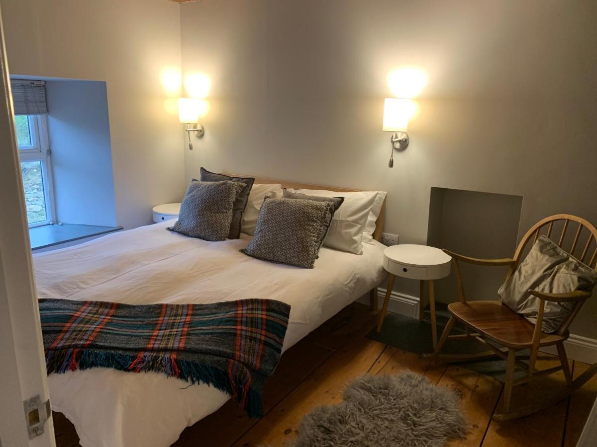 Min-Y-Fford Sleeps 6 Plus Pet Ньюпорт Экстерьер фото