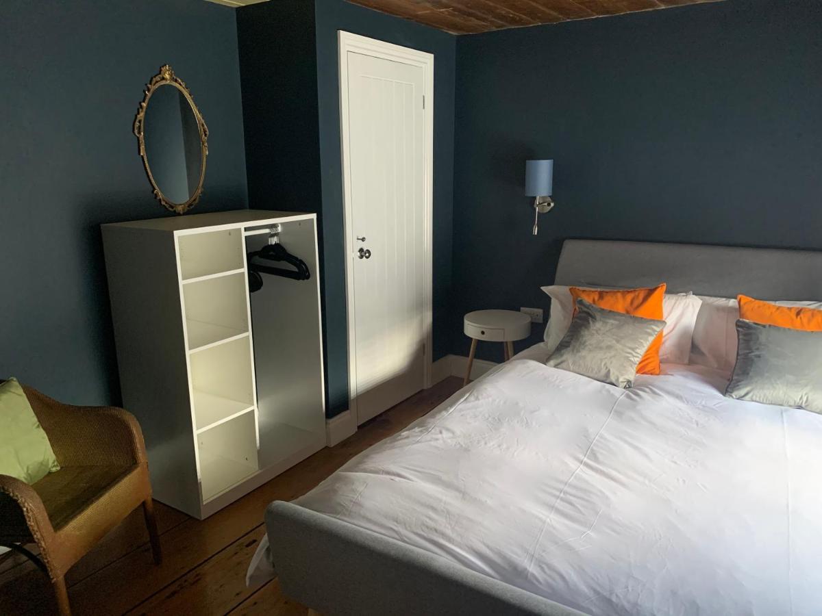 Min-Y-Fford Sleeps 6 Plus Pet Ньюпорт Экстерьер фото